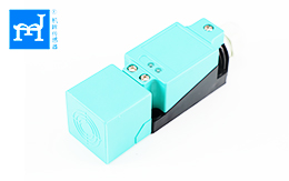 Q40模擬量電壓輸出 出線式接近開關