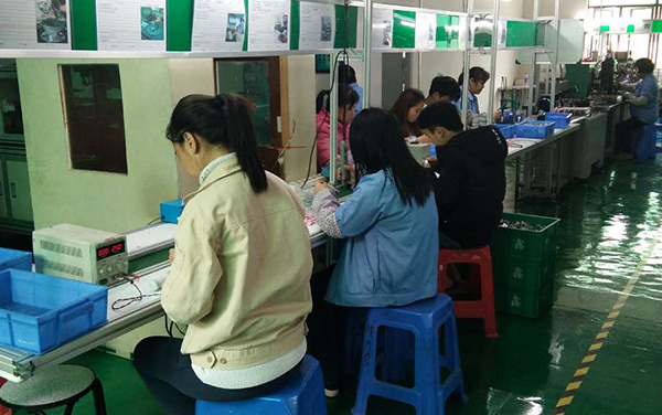 公司內景，獨立生產流水線