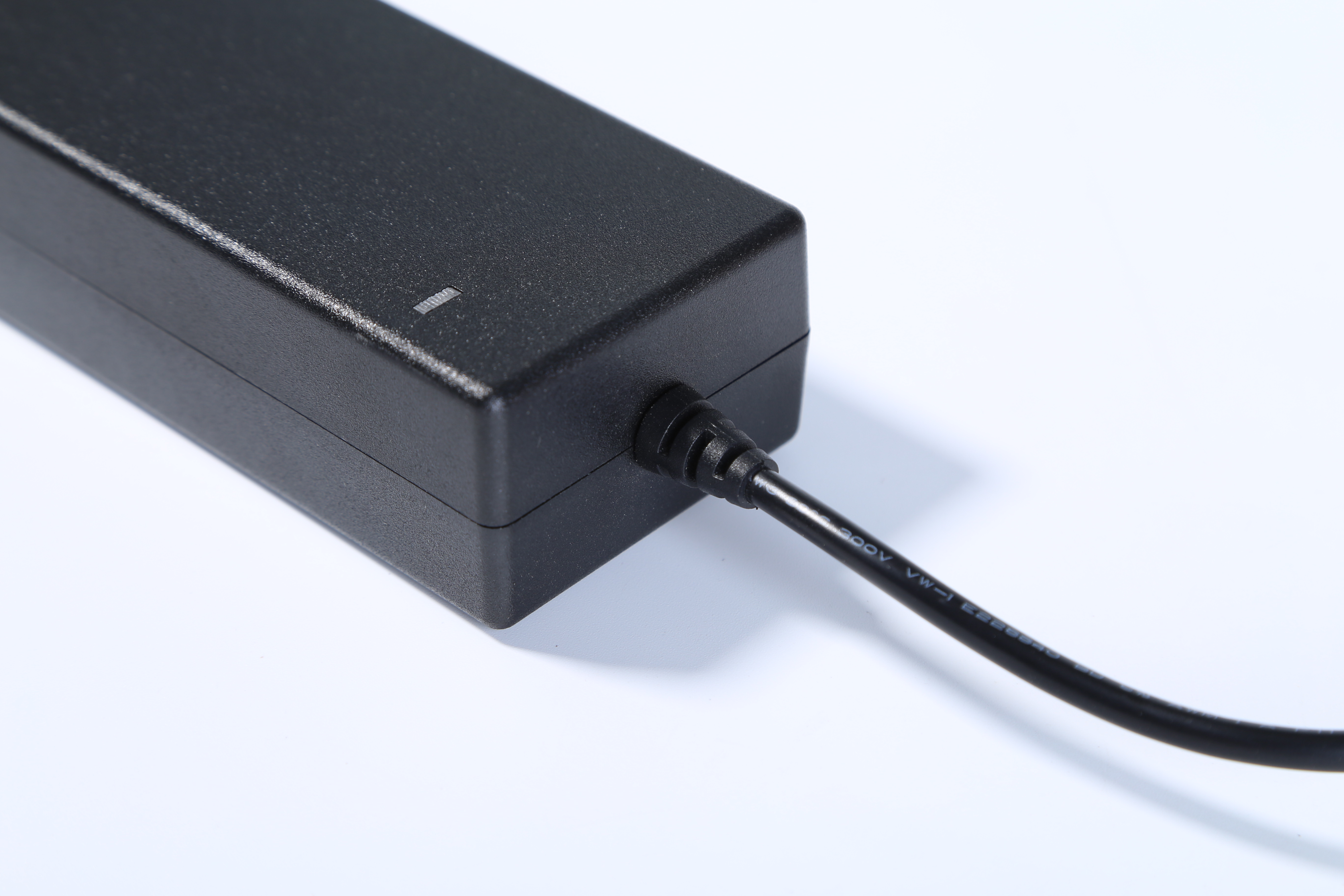 MX72Z-1205000型號12v5a 歐規(guī)電源適配器 ce認(rèn)證