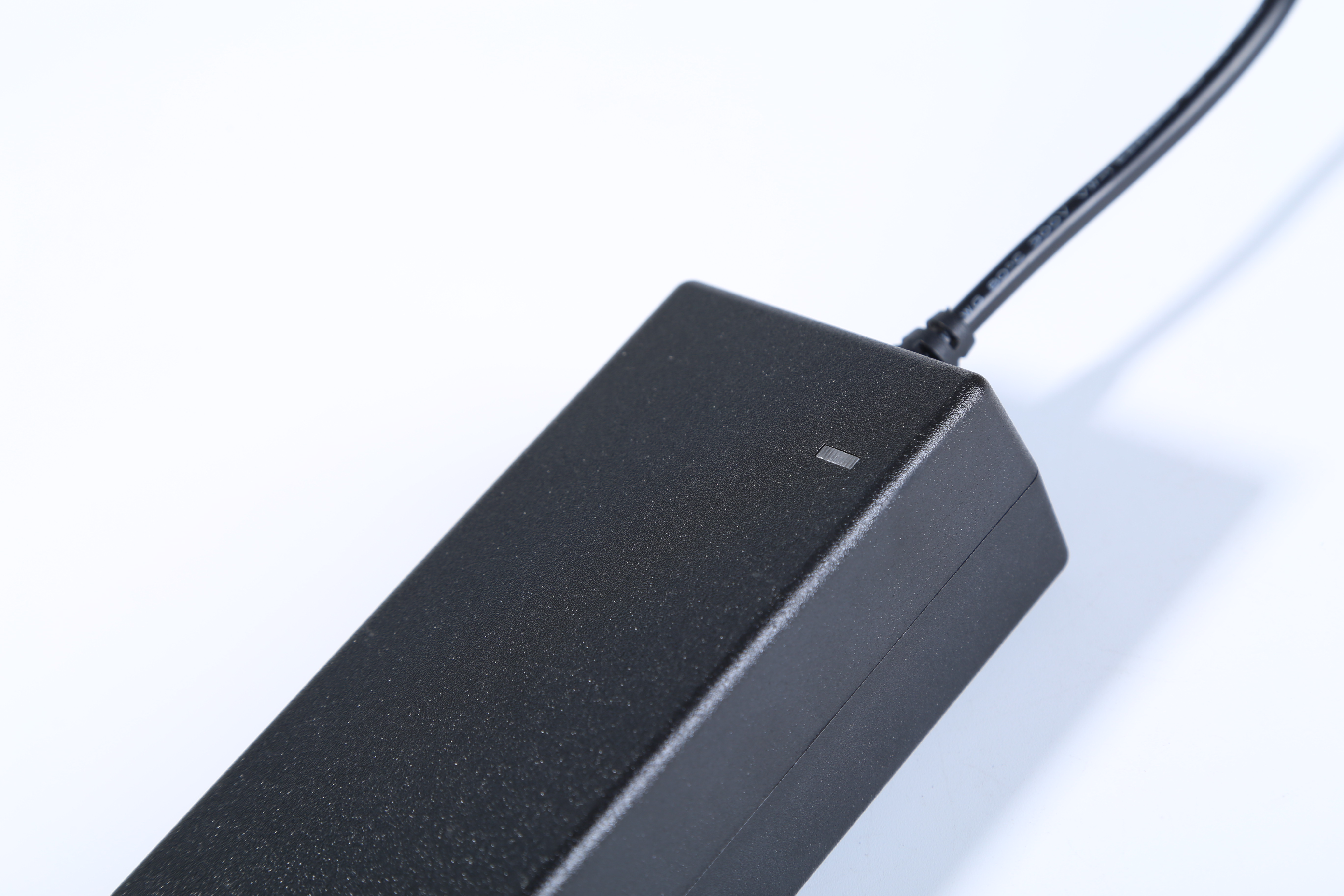 MX72Z-1604000型號16v4a英規(guī)電源適配器 ce認證