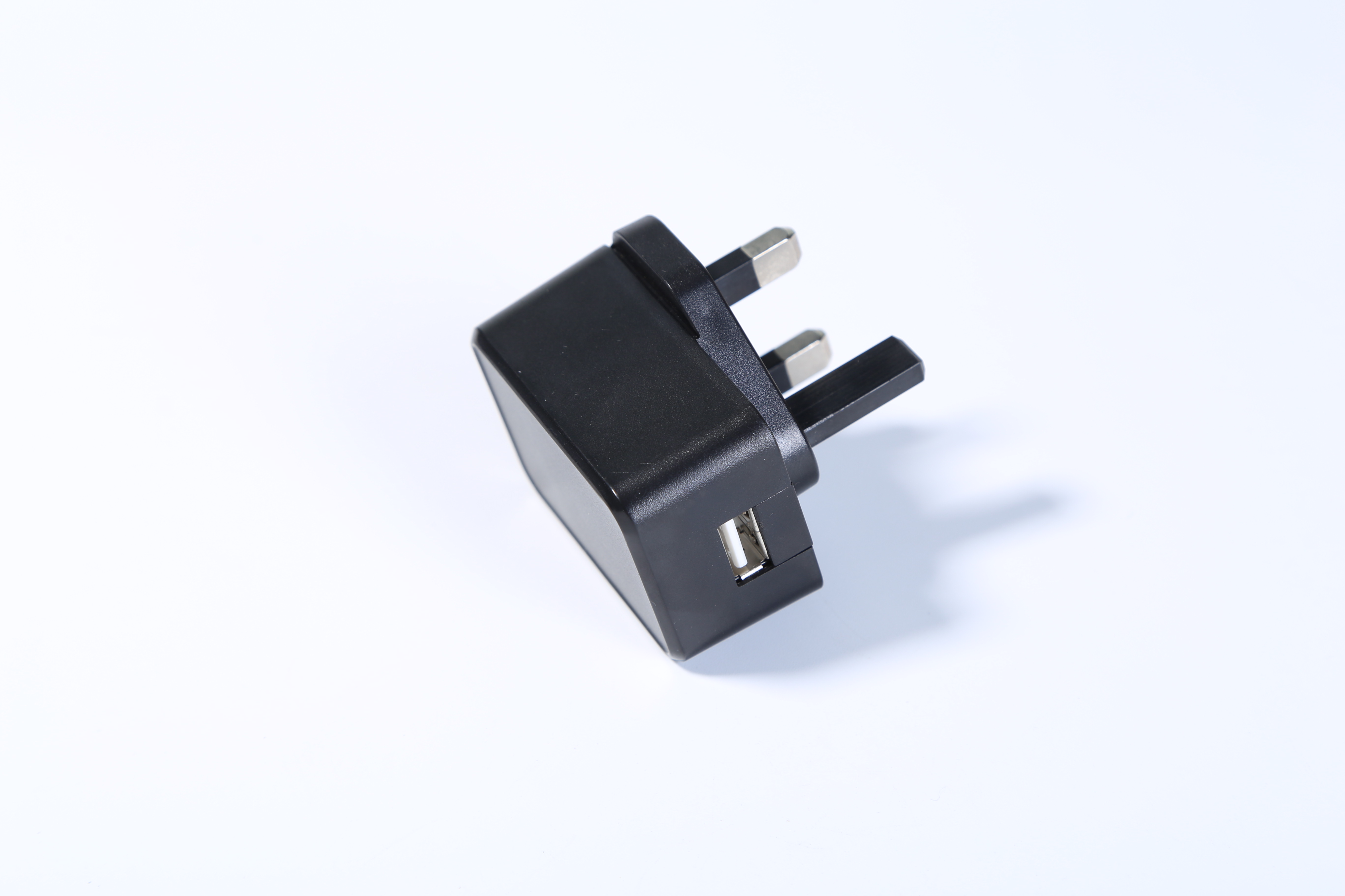 MX6W-0900500型號(hào)9v0.5a英規(guī)電源適配器 ce認(rèn)證