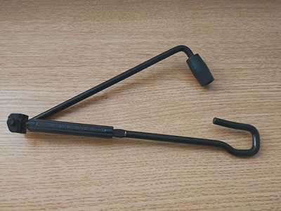 做汽車千斤頂手搖桿成型產品，選貝朗線材折彎機