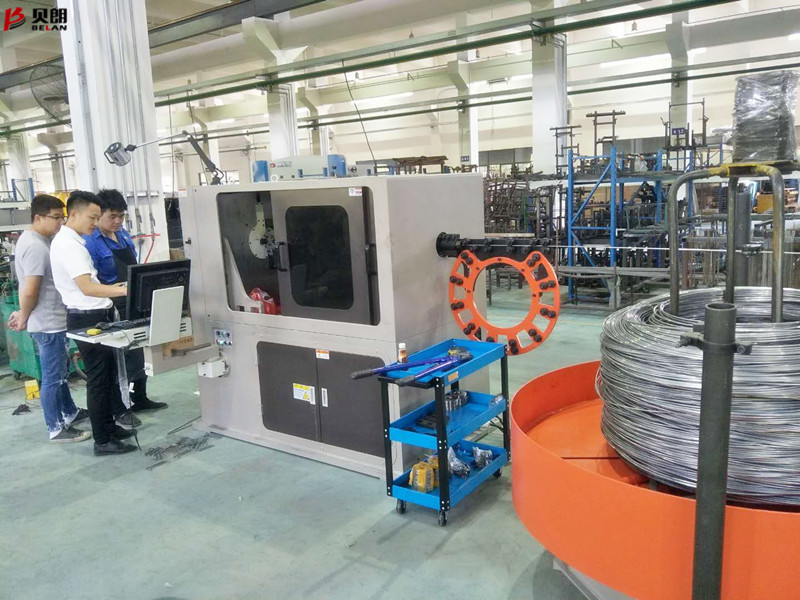 貝朗碳鋼折彎機(jī)在常熟客戶處的培訓(xùn)火熱進(jìn)行中！