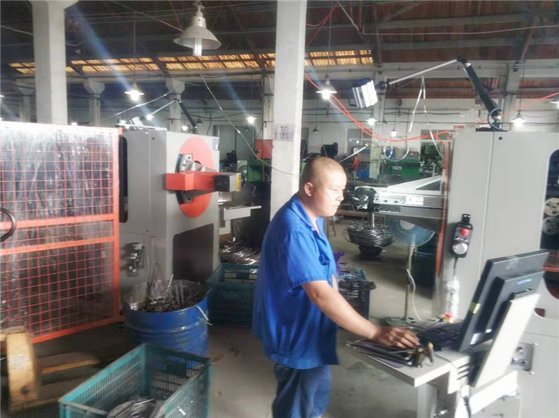 工作就像太陽(yáng)激 情似火——數(shù)控轉(zhuǎn)頭線材成型機(jī)